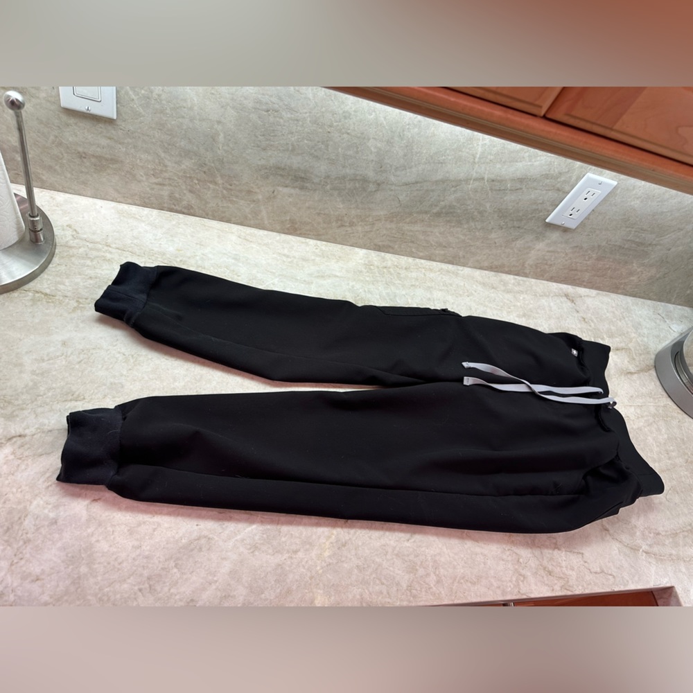 Figs Black Zamora High Waisted 2.0 - Petite Jogger Scrub Pants